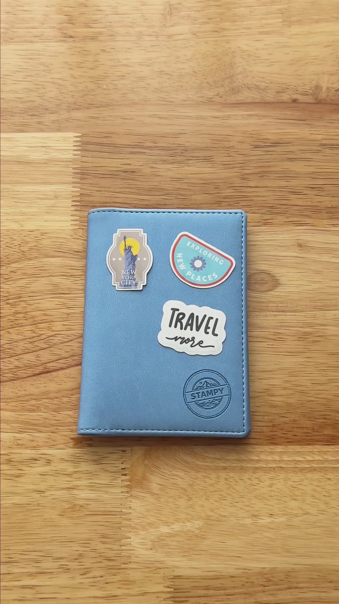 Pack Voyage Amérique du Nord: Protège Passeport Bleu Poudré & 4 Stickers